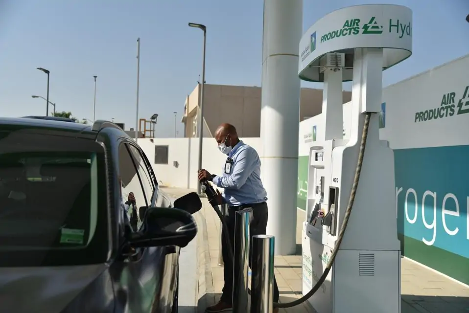 السعودية تُعلن توقيع عقد لإنشاء 6 محطات لتمويل وقود الهيدروجين مع مفاجآت في خطة الإنتاج!