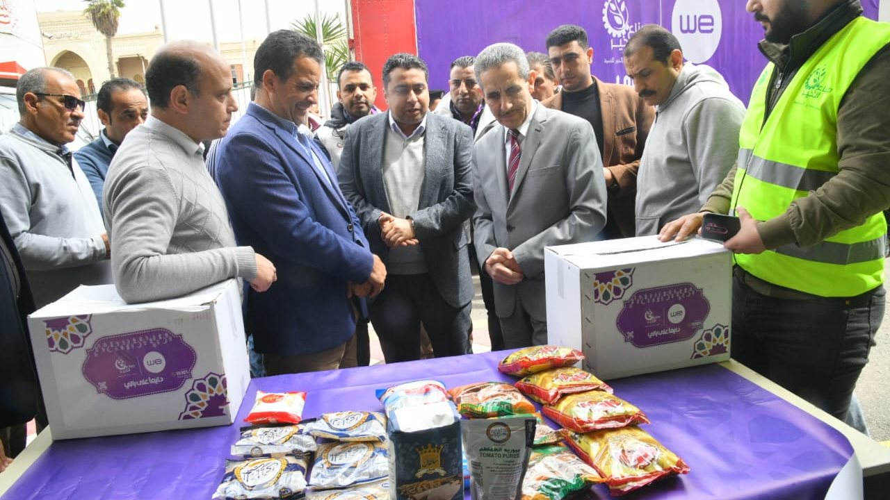 توزيع كراتين غذائية من مؤسسة صناع الخير في الغربية