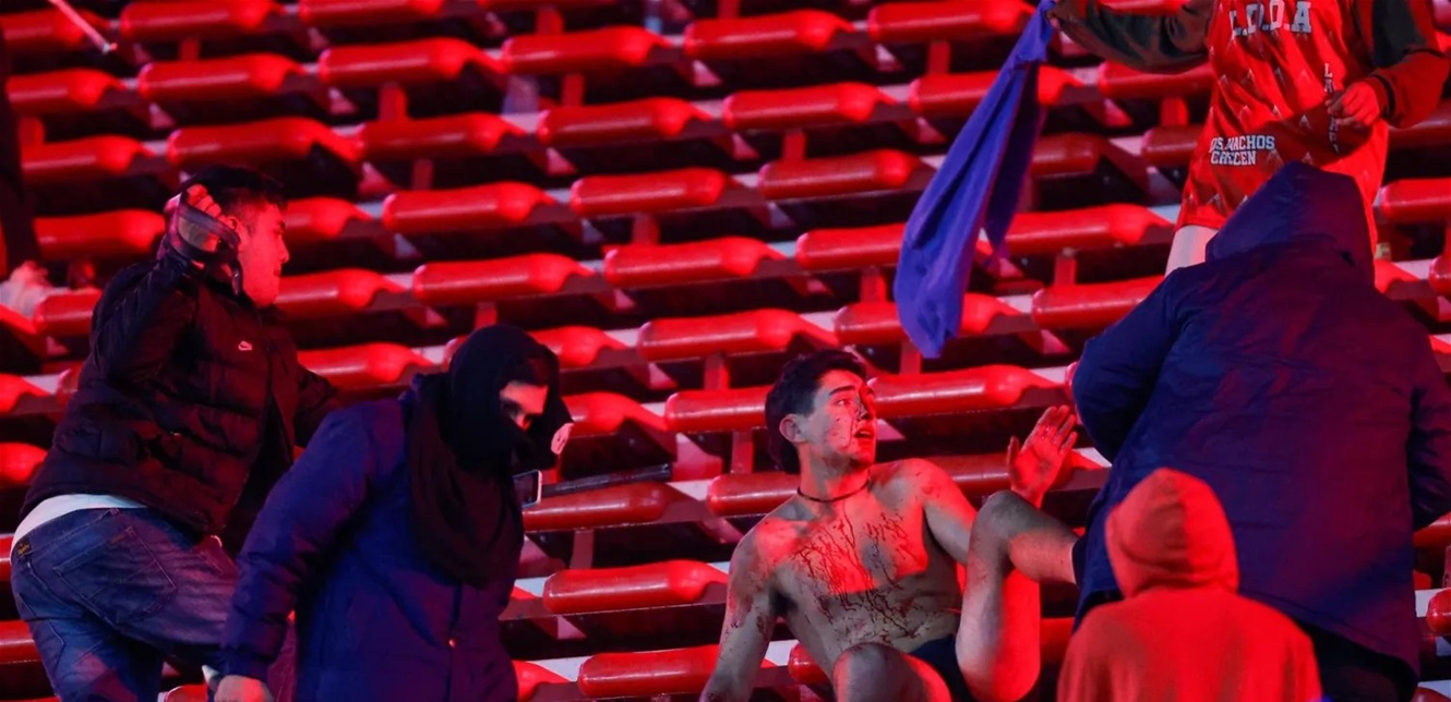 تشيلـي تُوقف مباراة في سود أميركانا بسبب اشتباكات عنيفة بين جماهير الأرجنتين