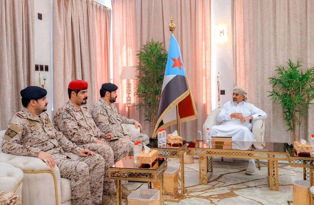 الرئيس الزُبيدي يستقبل قائد قوات الواجب 802 السعودية ويبحث تعزيز التعاون العسكري