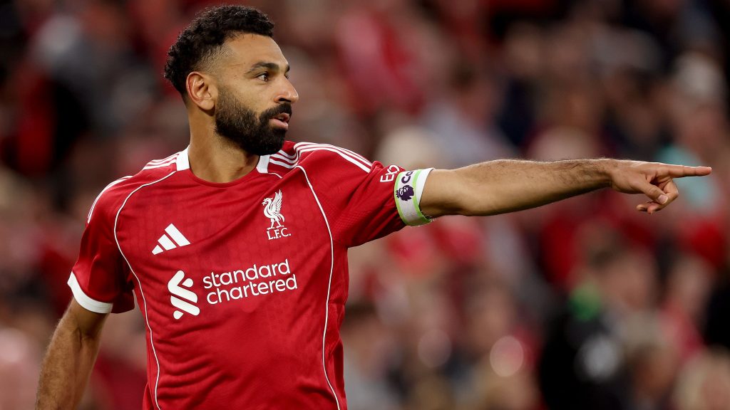تعرّف على القنوات الناقلة لمباراة ليفربول وبورنموث في الدوري الإنجليزي 2025-2026 وطرق مشاهدتها أونلاًين!