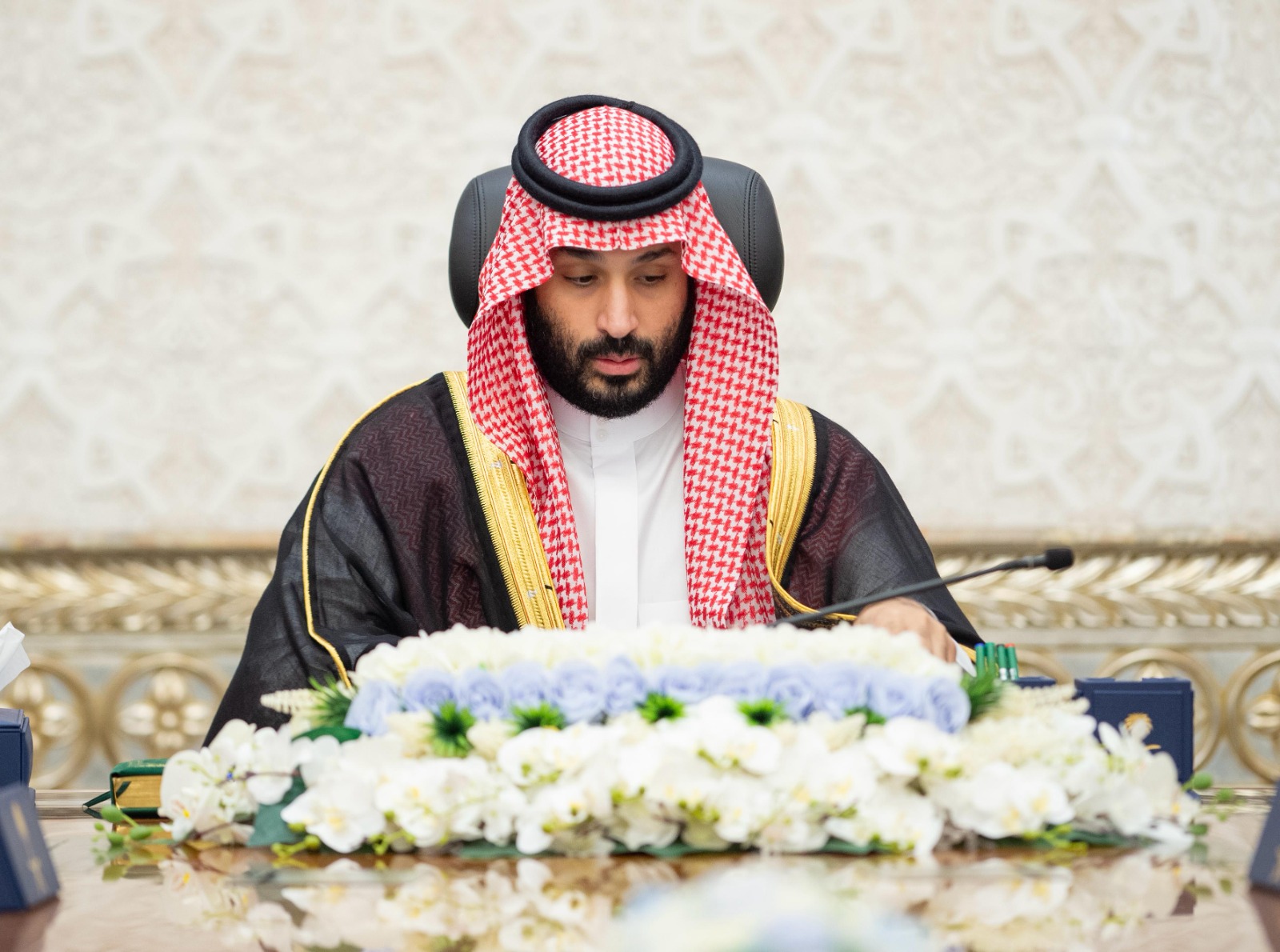سمو ولي العهد يتولى رئاسة جلسة مجلس الوزراء لتعزيز الرؤى التنموية