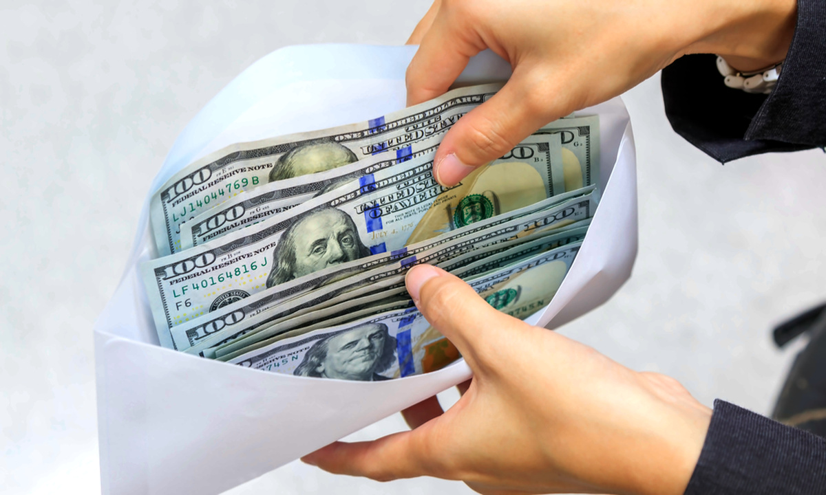 USD بكام؟… سعر الدولار مقابل الليرة السورية اليوم في السوق السوداء ومصرف سوريا المركزي