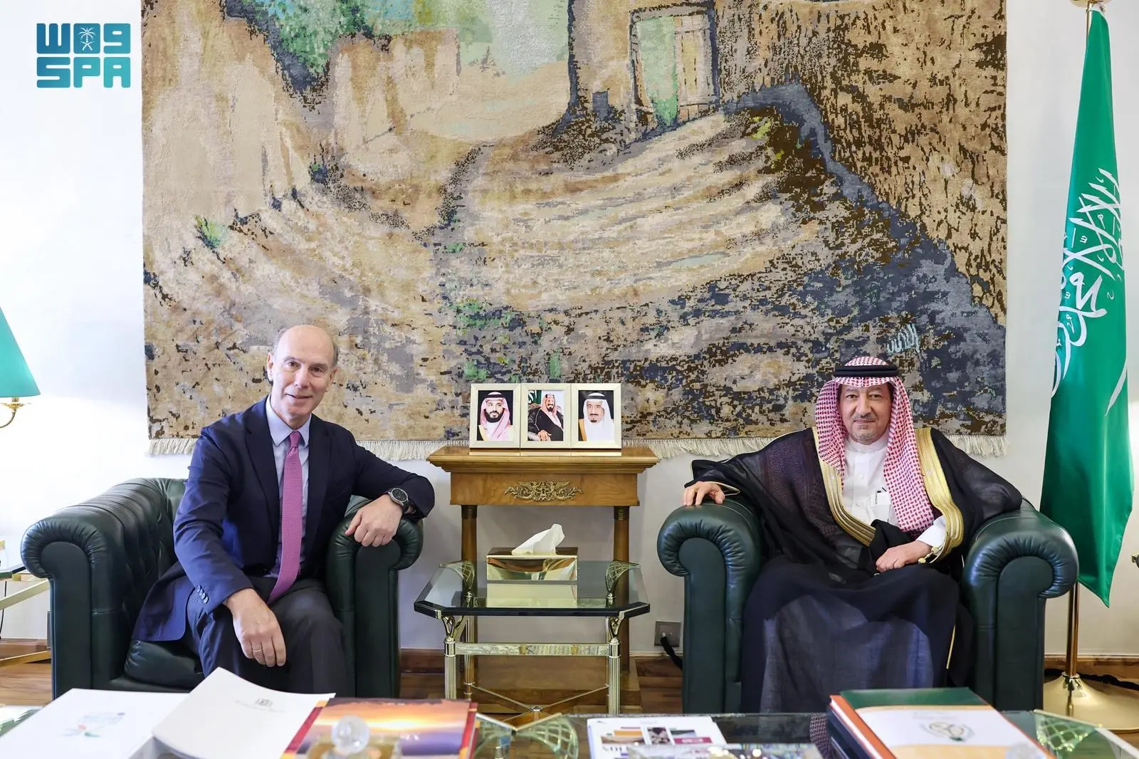 نائب وزير الخارجية يرحب بسفير إسبانيا في المملكة باستقبال حار