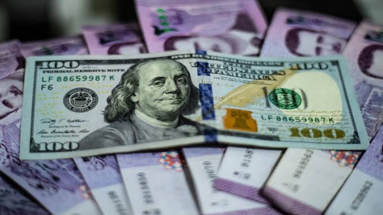 سعر صرف الدولار مقابل الليرة السورية يواصل تذبذبه الحاد وسط تقلبات اقتصادية تؤثر على السوق المحلية