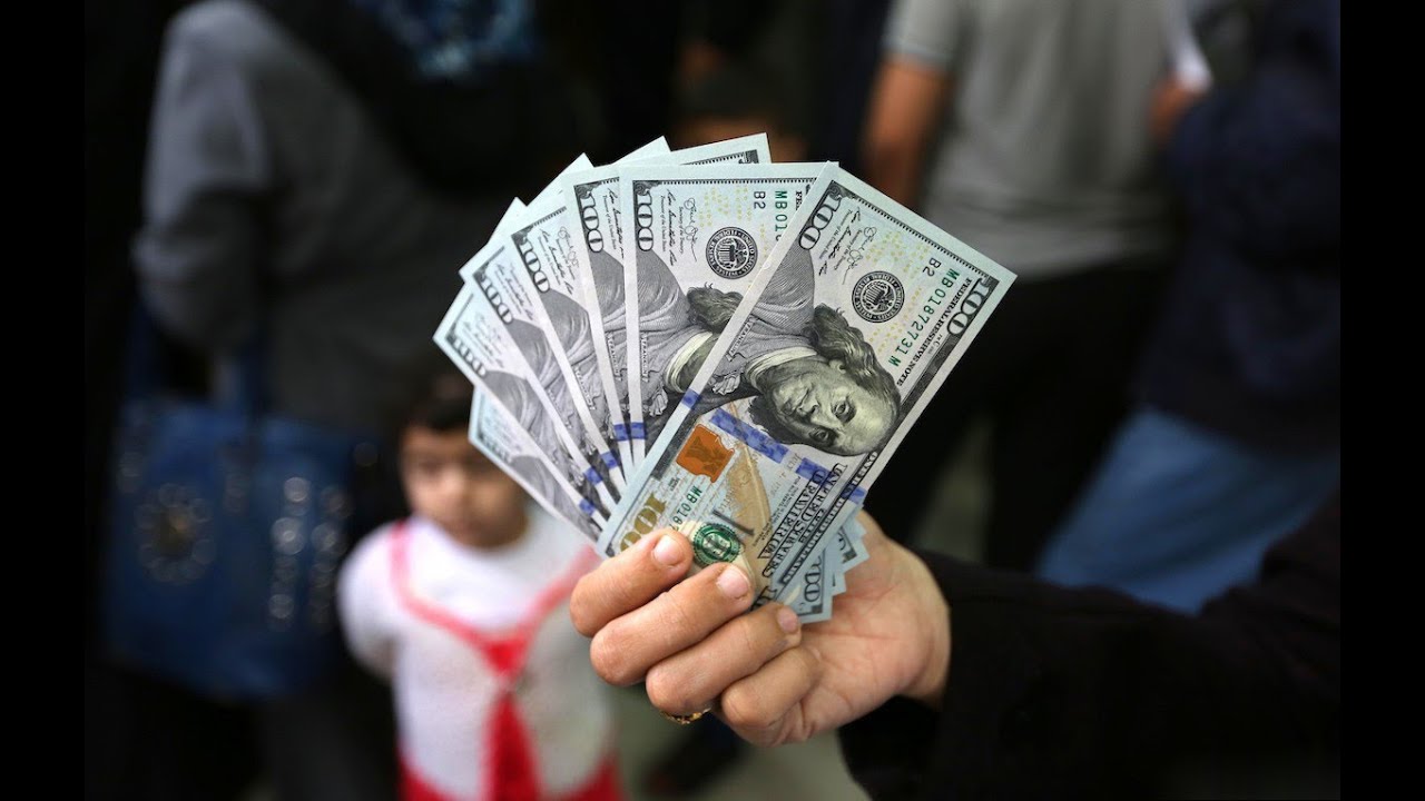 سعر 100 دولار في العراق اليوم الجمعة 15 أغسطس 2025 في البنوك والصرافات والسوق السوداء