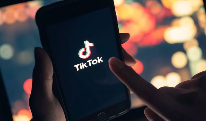 عاجل: القبض على “تيكتوكور” شهير لنشره محتوى فاضح وخادش للحياء – تفاصيل محلية
