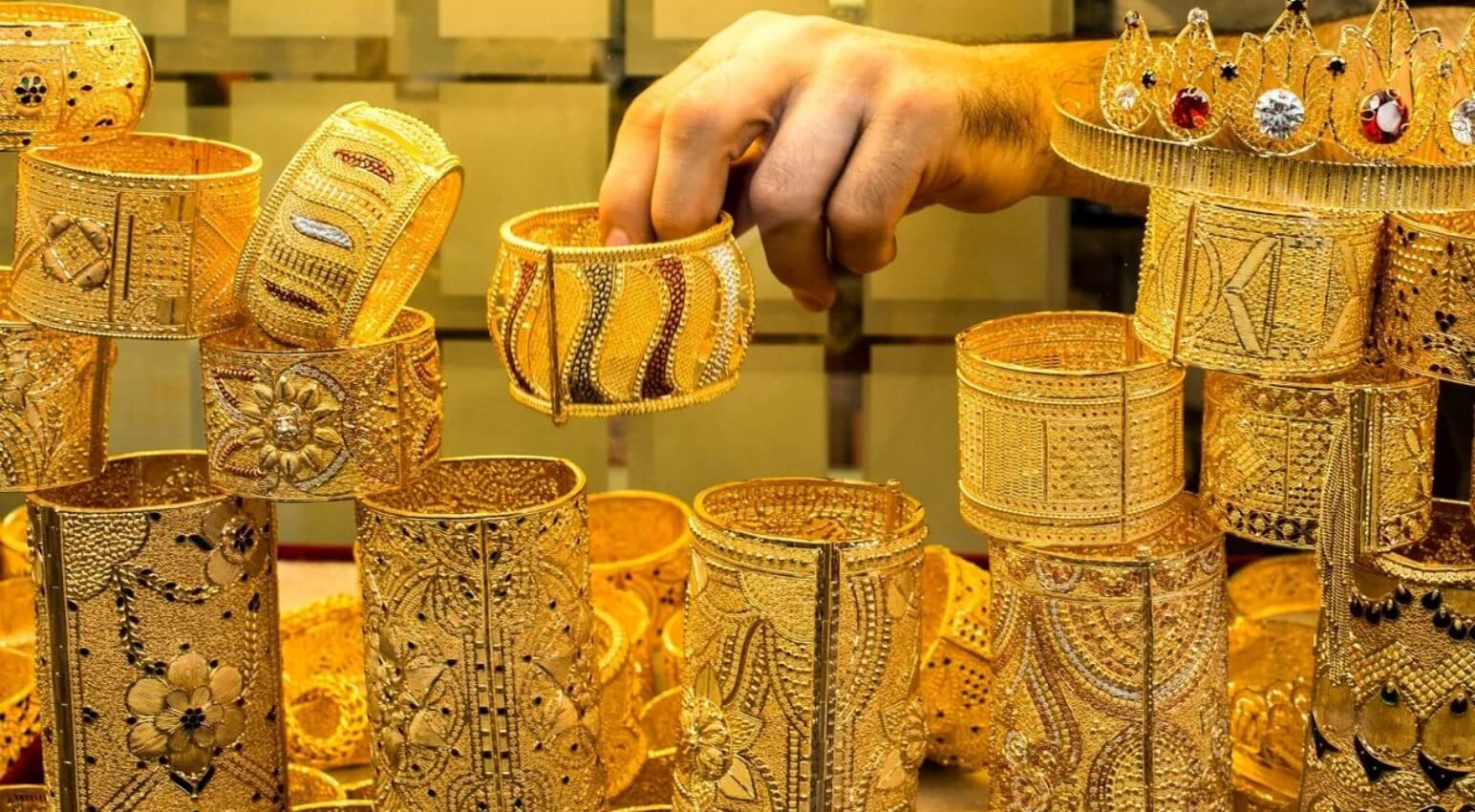 مفاجأة كبرى بسعر الذهب عيار 24 اليوم في مصر.. أسعار الذهب يقفز نحو القمة التاريخية مع تحركات السوق العالمية