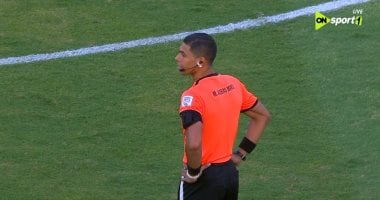 أسماء الحكام تتألق على قمصان اللاعبين في الدوري لأول مرة