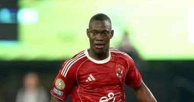 أليو ديانج يسأل مدرب الأهلي عن سبب عدم مشاركته في مباراة مودرن سبورت