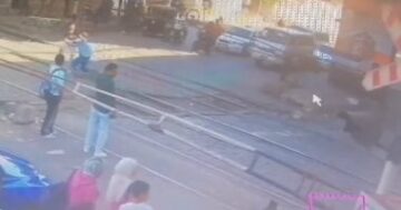 إنقاذ بطولي عامل مزلقان ينقذ شابًا من حادث قطار في بني سويف