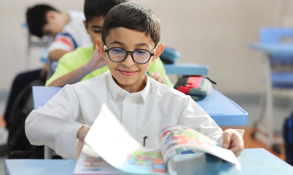 اجازات التقويم الدراسي 1447.. التعليم تكشف تفاصيل العودة لنظام الفصلين الدراسيين مع مواعيد بداية الدراسة والإجازات الرسمية