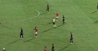 الأهلي يتقدم على فاركو بهدف شريف بعد إلغاء هدف ثانٍ عبر الفار