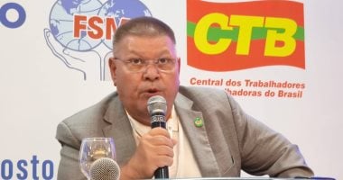 التداعيات السلبية للذكاء الاصطناعي على سوق العمل والحقوق العمالية
