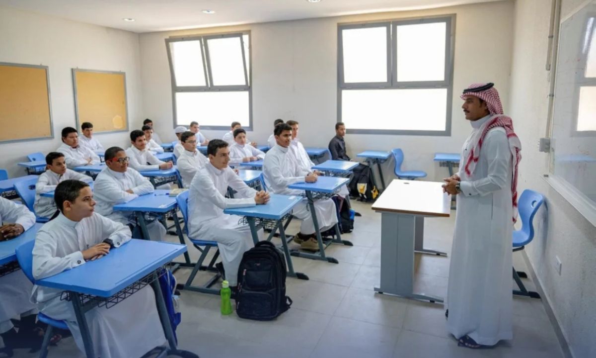 التقويم الدراسي 1447 pdf .. موعد بدء العطل الرسمية والإجازات الفصلية للعام الجديد