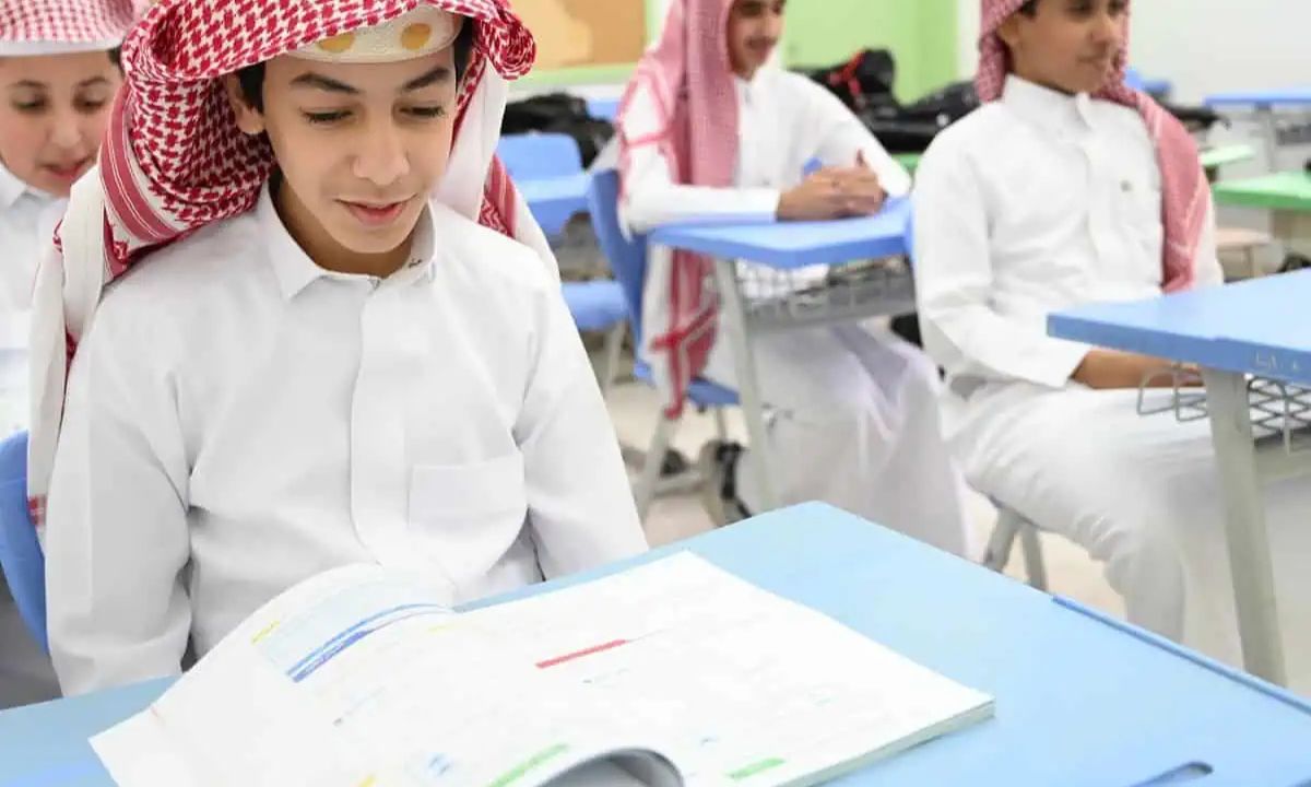 التقويم الدراسي 1447 بعد التعديل .. قرار وزاري بإلغاء نظام الثلاثة فصول واعتماد الفصلين الدراسيين لجميع المدارس