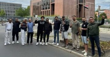 الجالية المصرية في ألمانيا تعبر عن تأييدها للبعثات الدبلوماسية أمام السفارة في برلين
