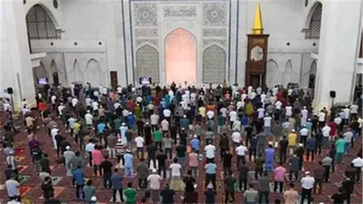 السجن عامين عقوبة للمتخلفين عن صلاة الجمعة