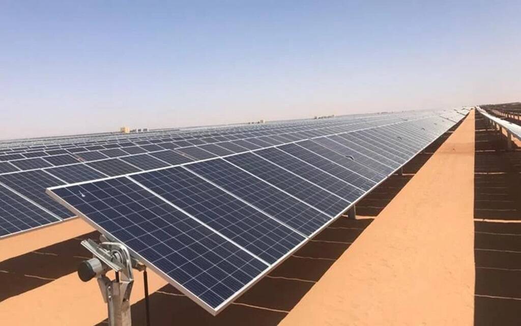 دولة عربية جديدة تدخل السباق: بدء إنشاء أول محطة طاقة شمسية في إنجاز تاريخي