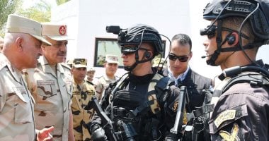 الفريق أول عبد المجيد صقر يتواصل مع نخبة مقاتلي القوات الخاصة