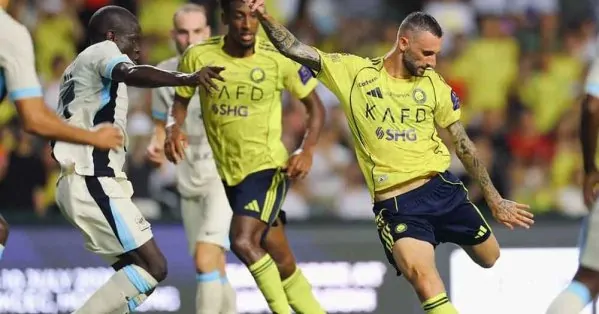 النصر يتوج بلقب السوبر السعودي بالفوز على الاتحاد رغم النقص العددي