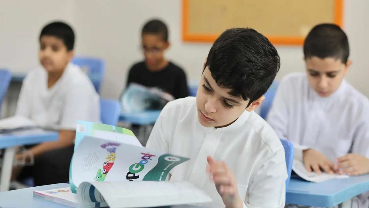 “عاجل وزارة التعليم الآن”.. وكالة تعليق الدراسة عاجل 1447 في 4 مناطق بالمملكة وتحويل التعليم عن بُعد لأكثر من 50 مدرسة