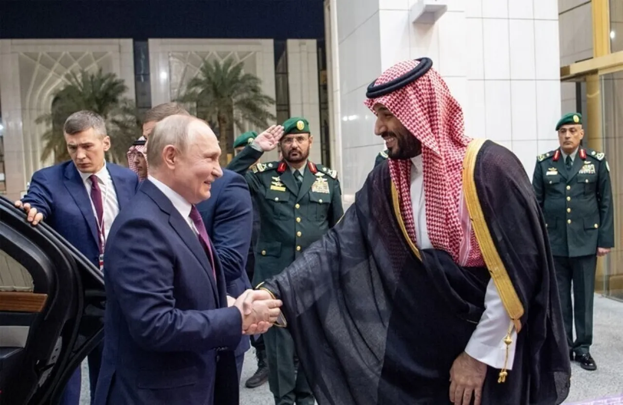 بوتين يشارك ولي عهد السعودية نتائج مباحثاته مع ترامب