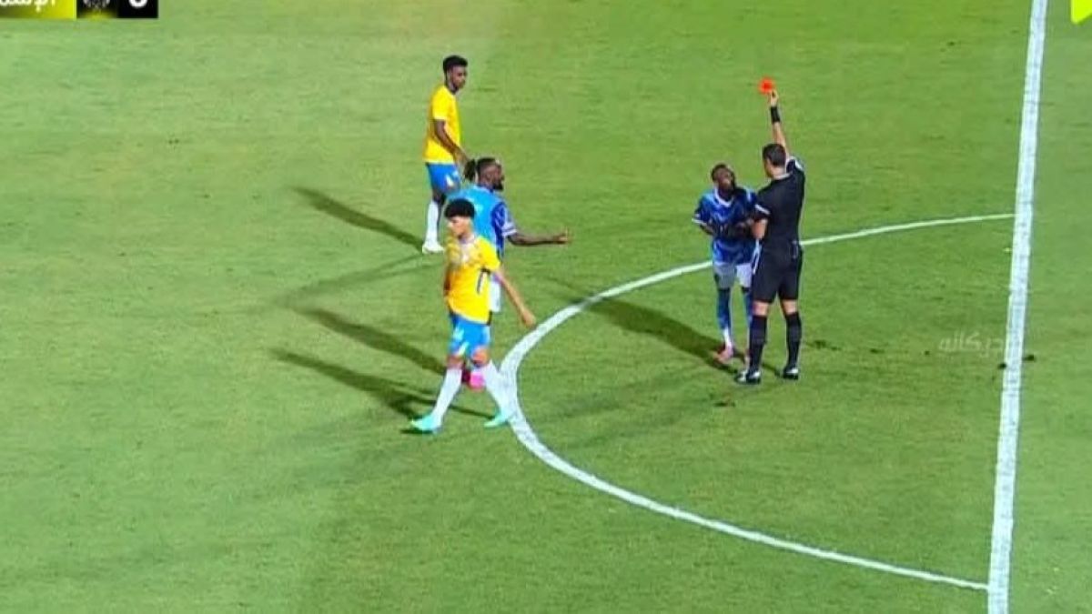 ربع في مباراة الإسماعيلي وبيراميدز: 4 حالات طرد تشتعل الأجواء وتحول اللقاء إلى قمة حمراء