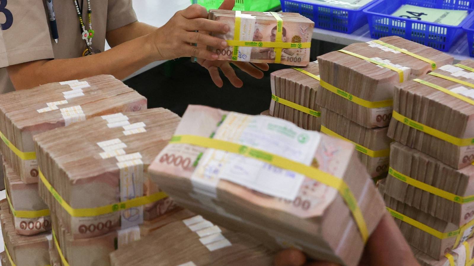 تايلاند تحدد 1500 دولار كحد أقصى للتحويلات اليومية عبر البنوك