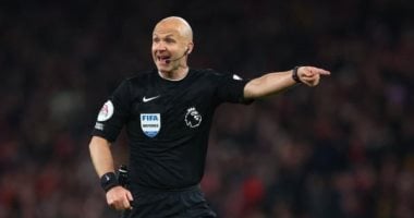 تايلور يحكم مباراة ليفربول وبورنموث في انطلاقة الدوري الإنجليزي