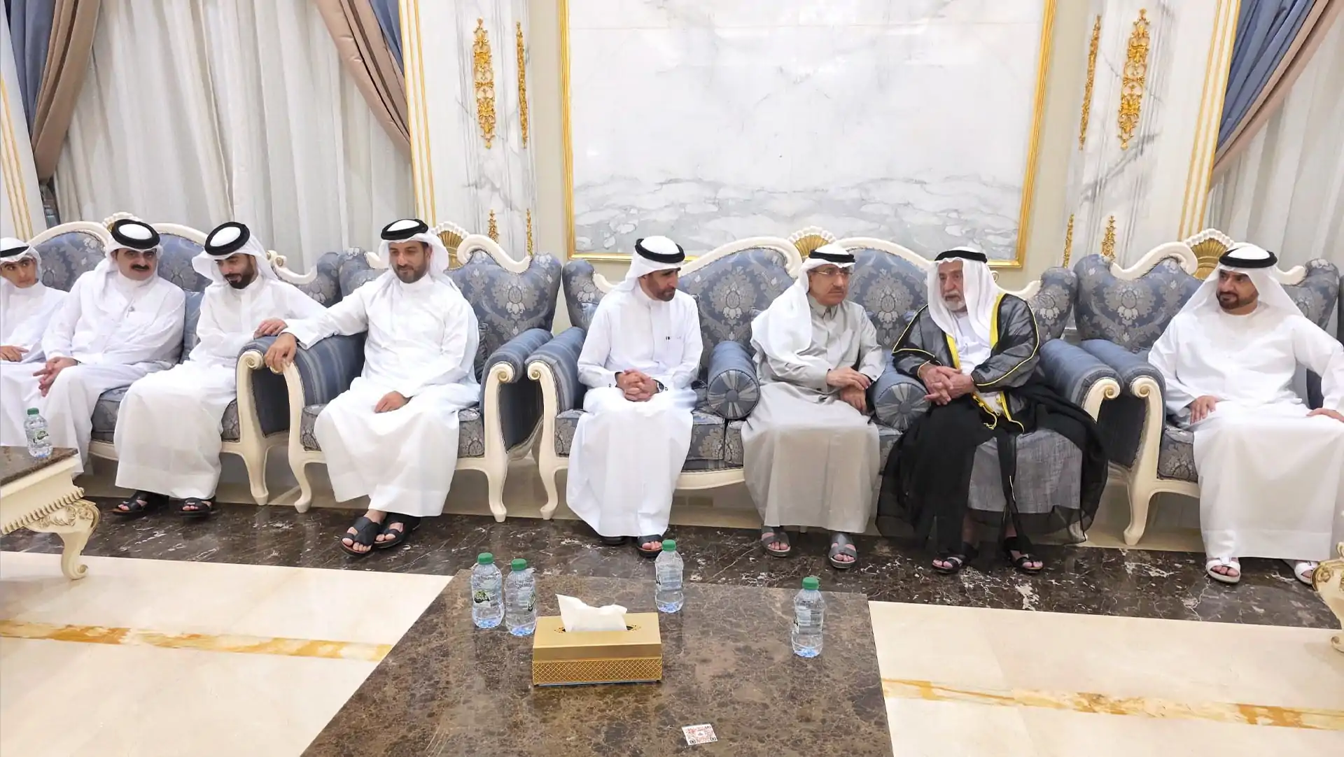 حاكم الشارقة والشيوخ يعزون بوفاة الشيخة ردن بنت خالد
