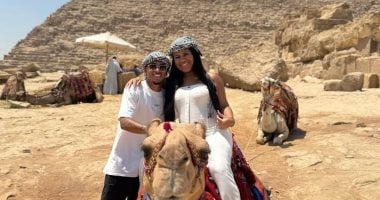 خوان ألفينا وزوجته يستكشفان سحر الأهرامات في زيارة مميزة