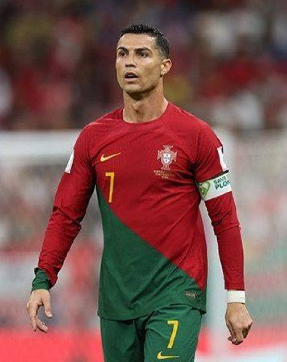 رونالدو يحتفل بذكرى 22 عاماً من التألق مع منتخب البرتغال