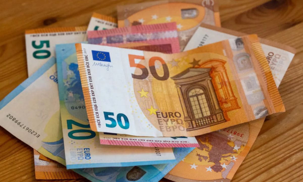 سعر 100 يورو بالدينار الجزائري السوق السوداء اليوم الأحد 3 أغسطس 2025