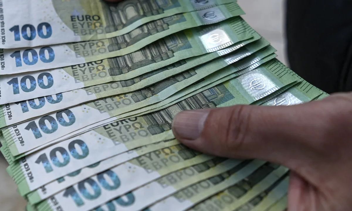 “تحديث لحظي” سعر 100 يورو بالدينار الجزائري في السوق السوداء اليوم السبت 2 أغسطس 2025
