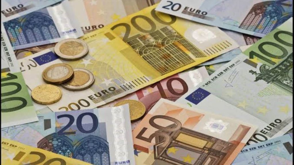 فجوة كبيرة.. سعر اليورو اليوم في السوق السوداء بالجزائر 9 أغسطس 2025 والسوق الرسمية 5 فجوة كبيرة.. سعر اليورو اليوم في السوق السوداء بالجزائر 9 أغسطس 2025 والسوق الرسمية