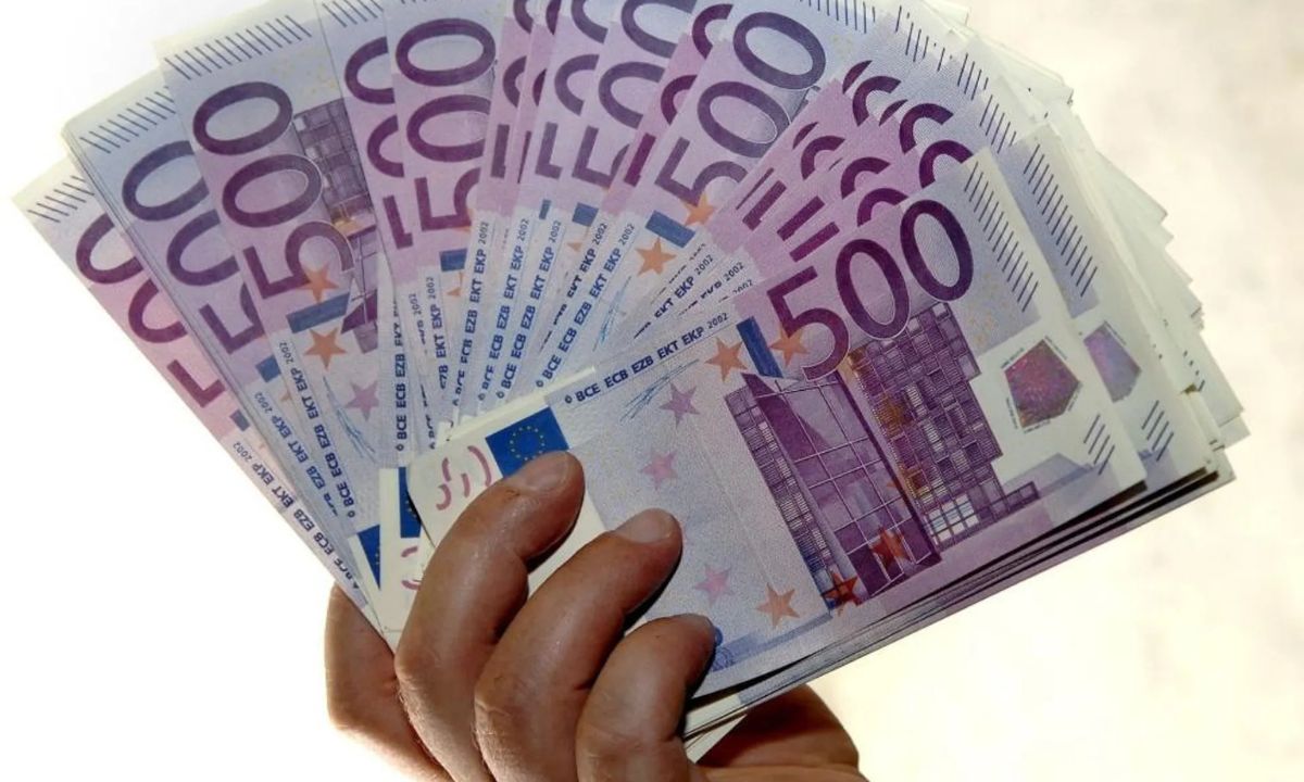 “آخر تحركات السوق” سعر اليورو مقابل الدينار الجزائري اليوم الأحد 3 أغسطس 2025 في البنوك الجزائرية والسوق السوداء