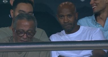 شيكابالا والجنايني يدعمان الزمالك من مدرجات استاد القاهرة خلال مواجهة المقاولون