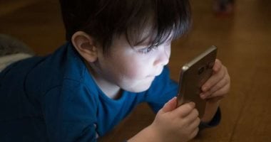 طرق ذكية لإدارة وقت شاشة طفلك