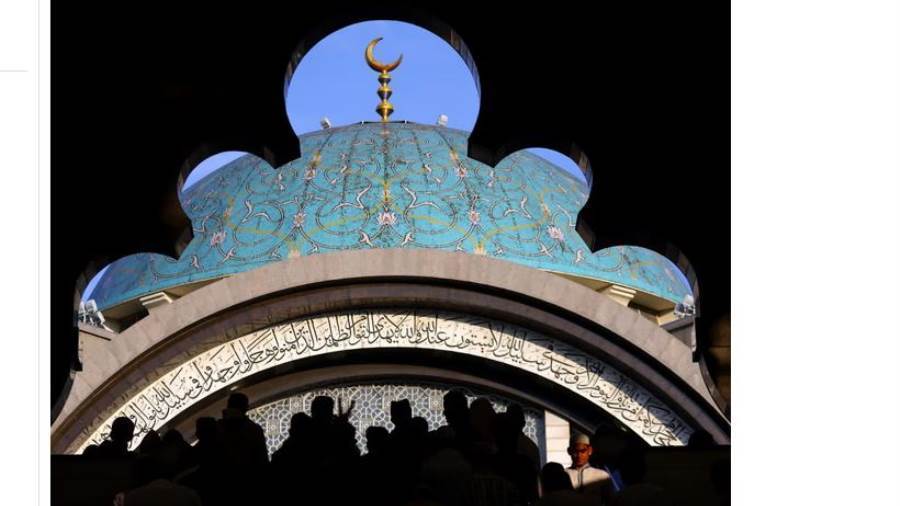 عقوبات صارمة للتغيب عن صلاة الجمعة: السجن والغرامة في ولاية ماليزيا