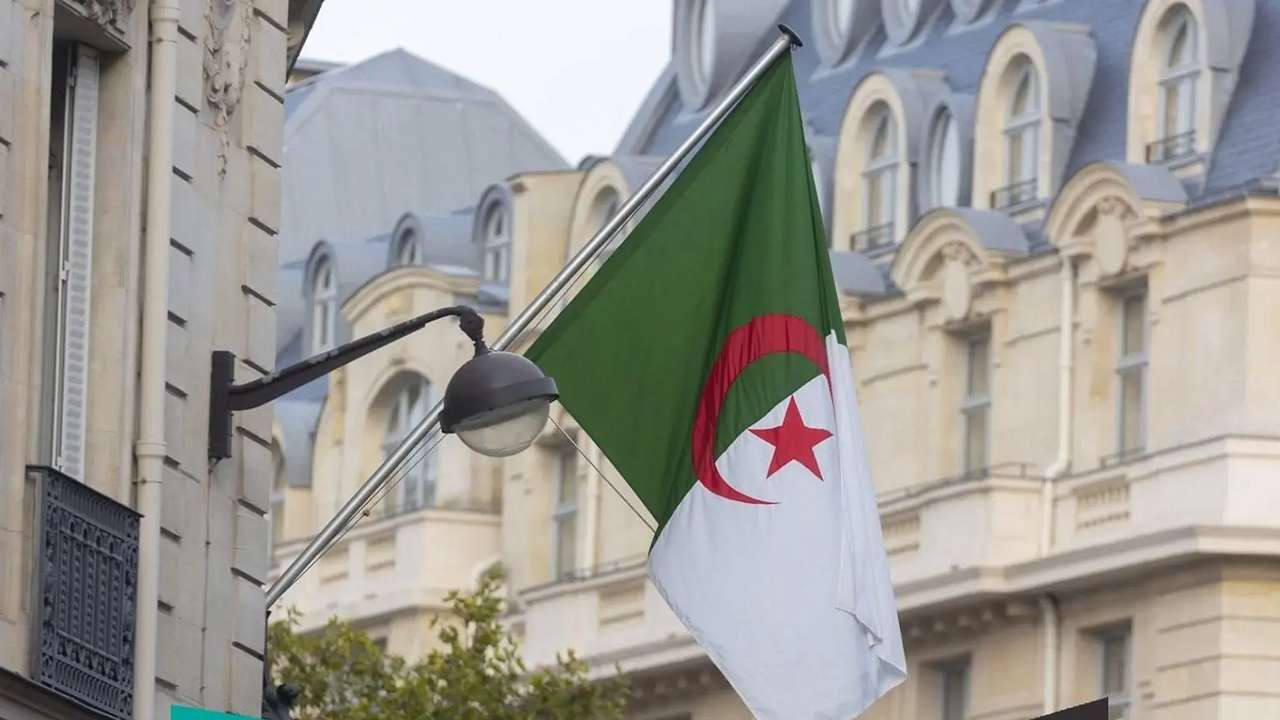 “تعرف الآن” تعديلات سن التقاعد الجديد للمتقاعدين في الجزائر 2025.. والقرارات الأخيرة وتأثيرها على العاملين والمتقاعدين