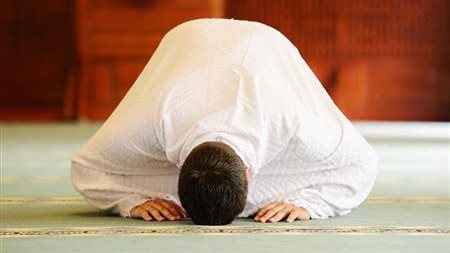 كل ما تحتاج معرفته عن صلاة التسابيح: القراءة والأداء