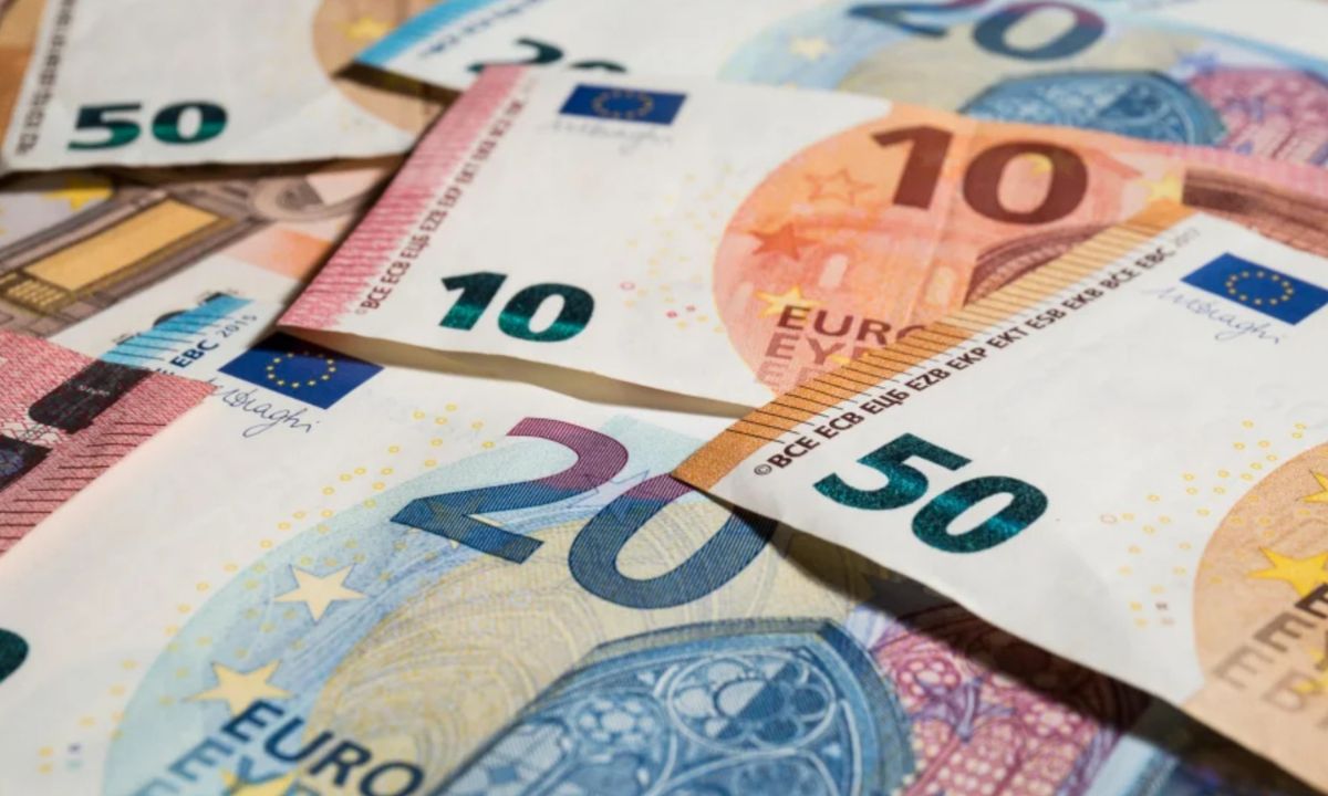 “شوف السعر” كم يساوي 100 يورو بالدرهم المغربي اليوم الاحد 3 اغسطس 2025 في البنوك
