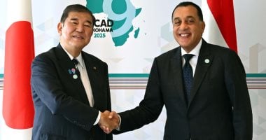 لقاء بالصدفة: رئيس الوزراء يتباحث مع نظيره الياباني في قمة تيكاد 9