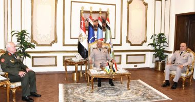 لقاء هام بين وزير الدفاع ورئيس الأركان ورئيس هيئة الأركان الأردني