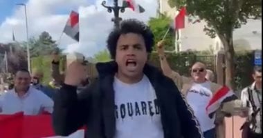مصريو هولندا يواجهون الإرهاب أمام سفارتنا في لاهاي – فيديو