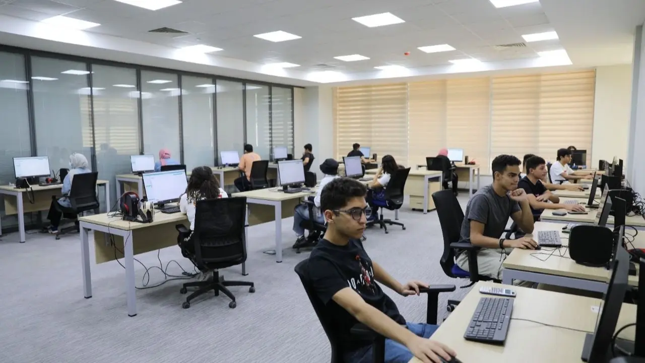 الفرحة على وشوش الطلبة.. تنسيق الدبلومات الفنية 2025 نظام 3 سنوات صناعي بالتفصيل