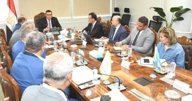 وزير الإسكان يؤكد ضرورة تسريع تنفيذ مشروع حدائق تلال الفسطاط