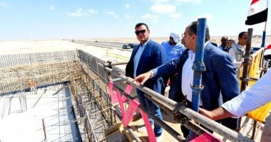 وزير الإسكان يواصل تطوير مشاريع المياه والإسكان في العلمين الجديدة