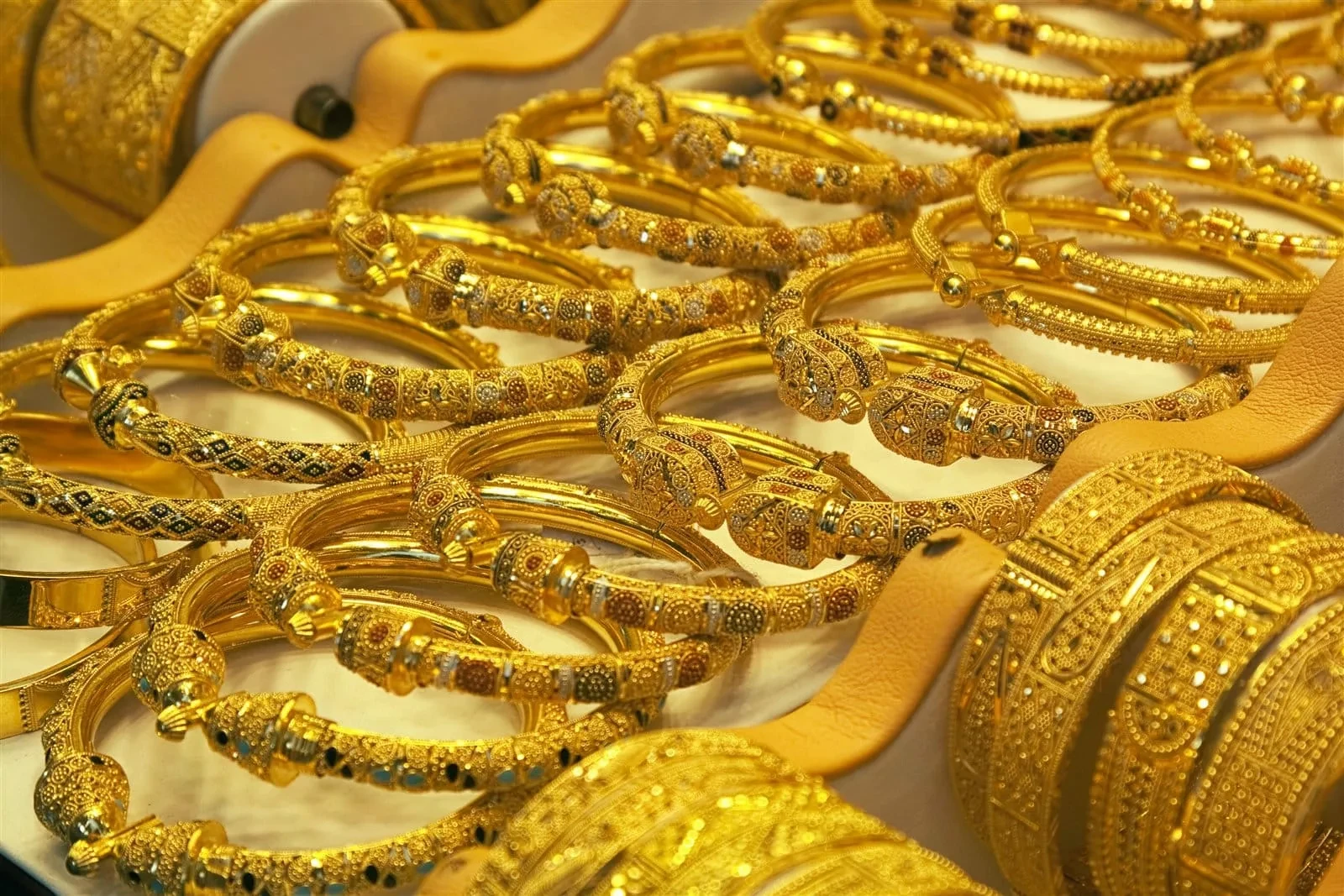 سعر جرام الذهب عيار 21 يتألق في محلات الصاغة المصرية اليوم الجمعة 12 سبتمبر 2025